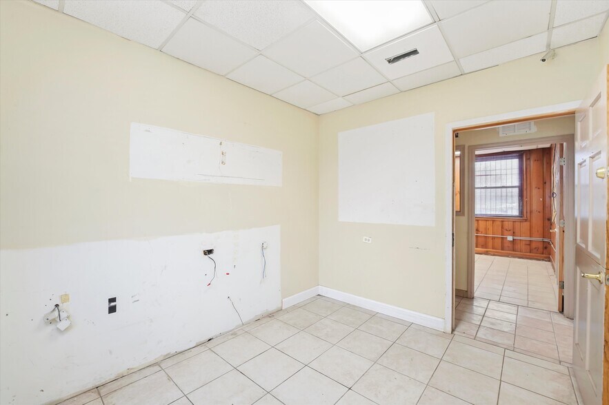 More Photos Of 2500 W 36th St, Chicago Warehouse For Sale