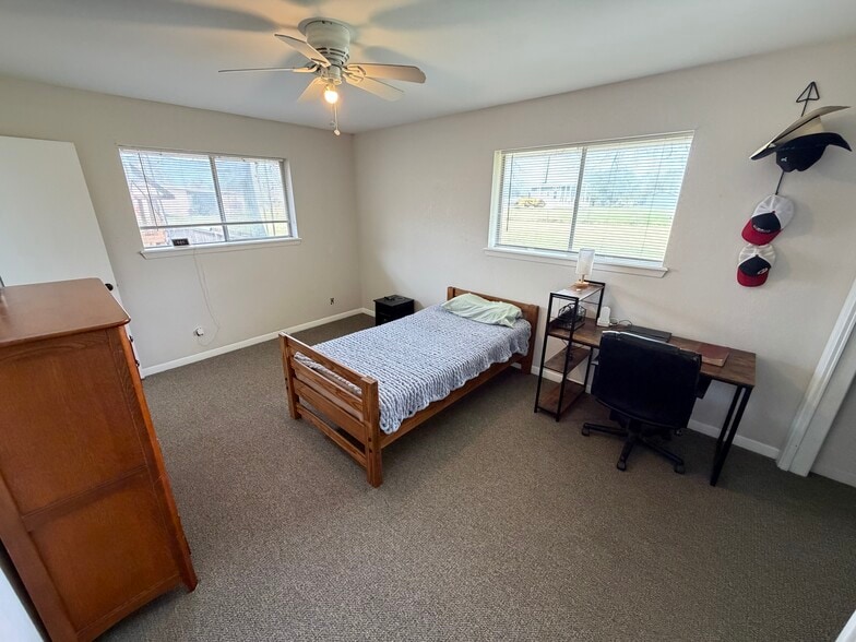 More Photos Of 831 FM 2917 Rd, Alvin Religious Facility For Sale