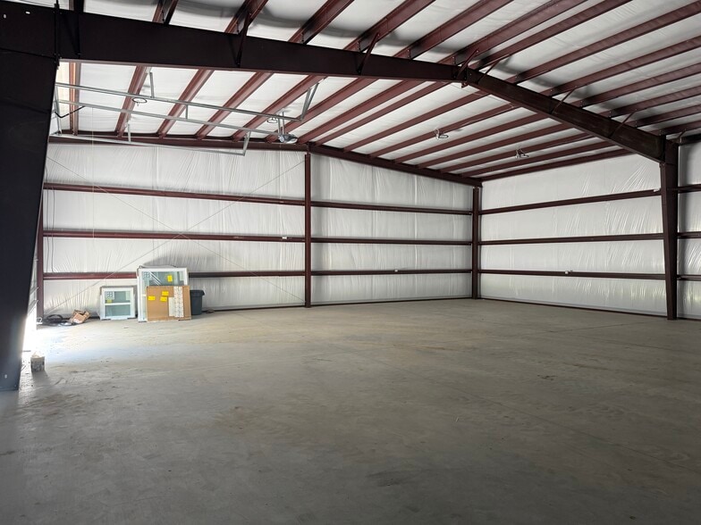 More Photos Of 4834 US Highway 264 W, Washington Flex For Lease