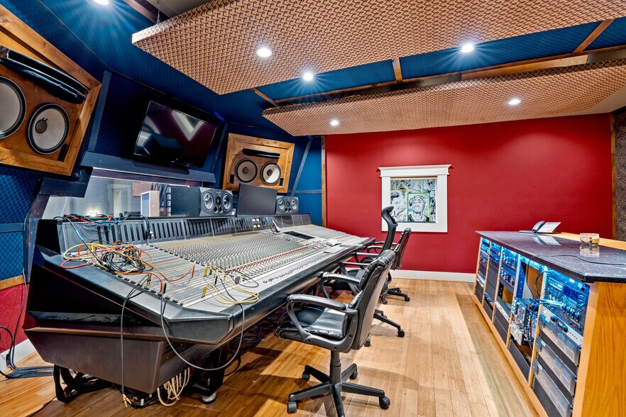 More Photos Of 2908 Epperly Dr, Del City Loft Creative Space For Sale