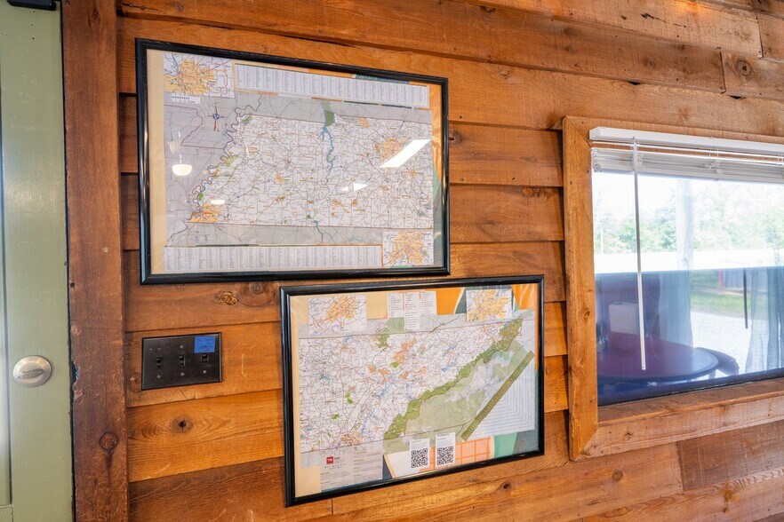 More Photos Of 2598 Tennessee Ave N, Parsons Storefront For Sale