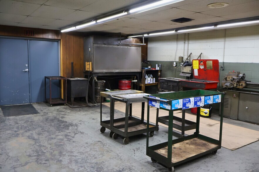 More Photos Of 337 N Fairville Ave, West Hanover Flex For Lease