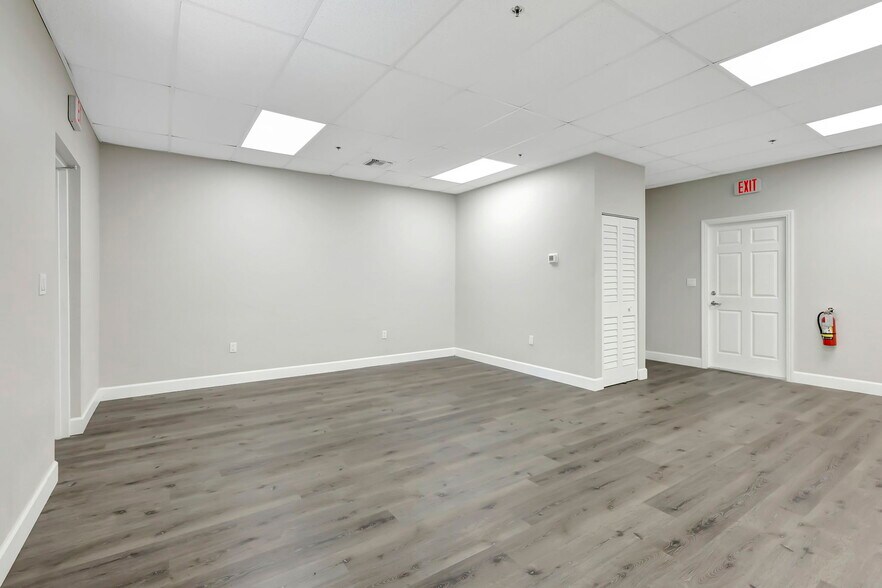 More Photos Of 3801-3815 Oleander Ave, Fort Pierce Warehouse For Lease