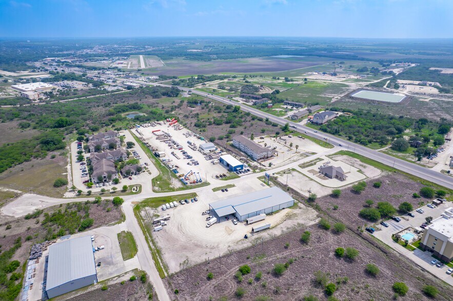 More Photos Of 209 Park Place Blvd, Kenedy Auto Repair For Sale