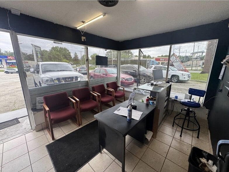 More Photos Of 5202 Mahoning Ave, Youngstown General Retail For Sale