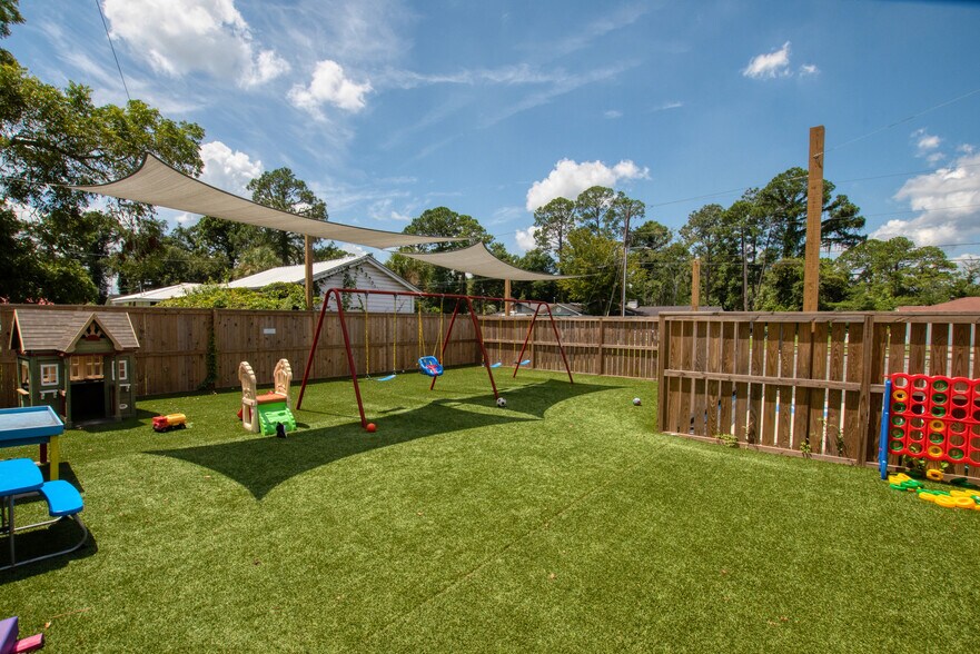 More Photos Of 2300 Parkwood Dr, Brunswick Office For Sale