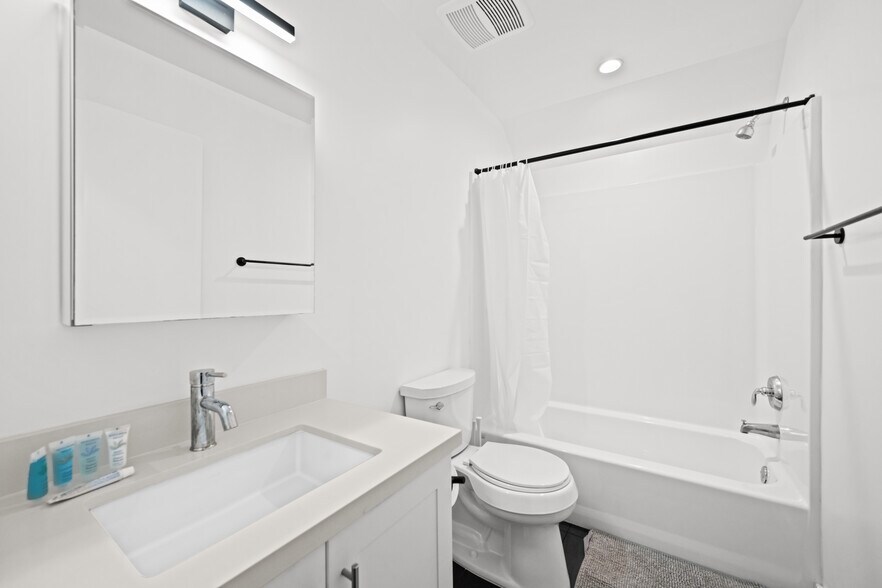 More Photos Of 2301 S Cloverdale Ave, Los Angeles Apartments For Sale