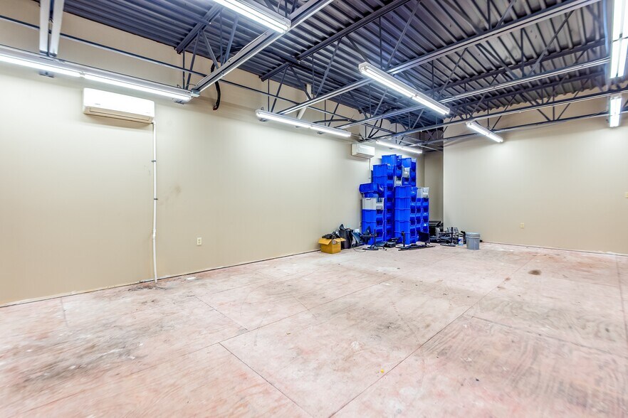 More Photos Of 109 Diversified Dr, Villa Ridge Service For Lease