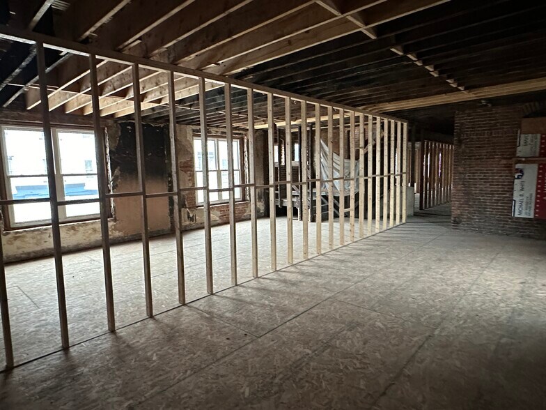 More Photos Of 3093-3095 W 25th St, Cleveland Storefront Retail Office For Lease