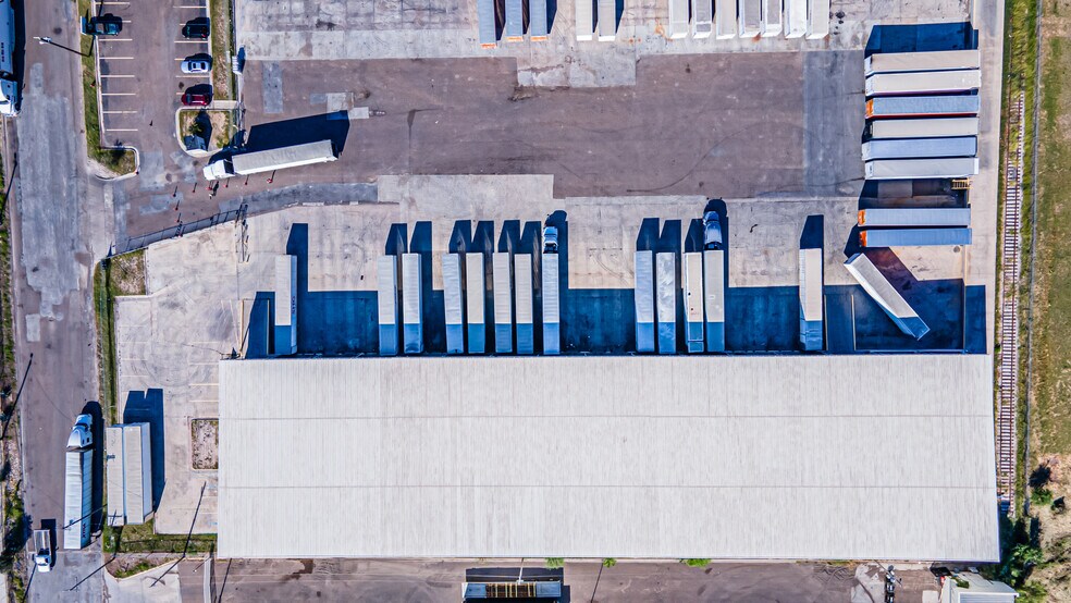 More Photos Of 13806 N Unitec Dr, Laredo Warehouse For Lease