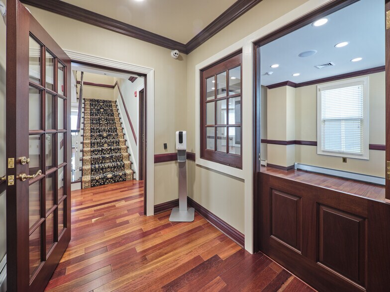 More Photos Of 67 W Court St, Doylestown Office For Lease