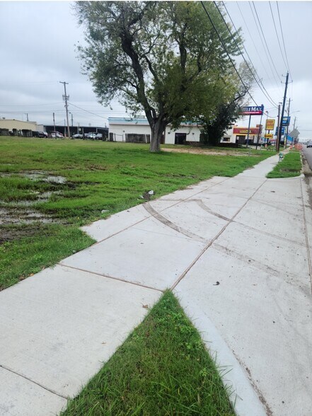 More Photos Of 3007 N Navarro St, Victoria Land For Sale