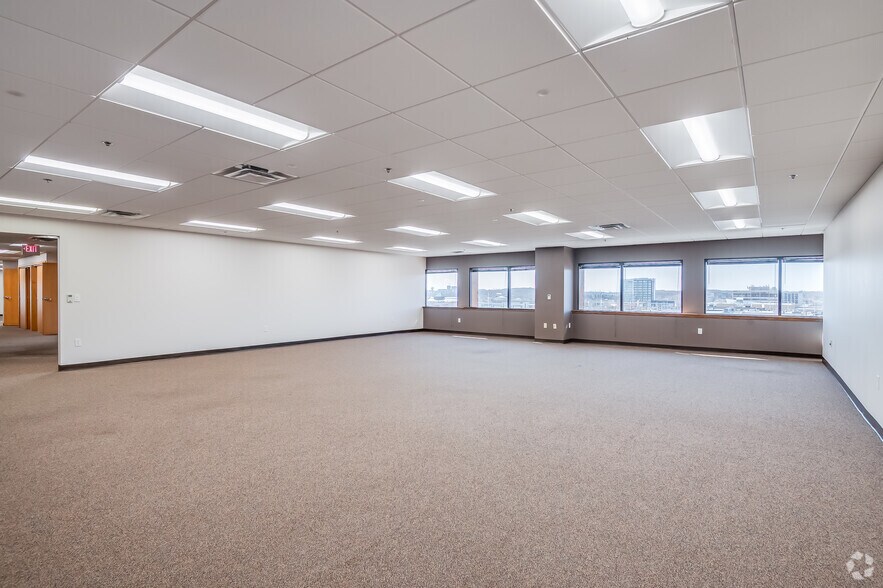 More Photos Of 2675 N Mayfair Rd, Wauwatosa Office For Lease
