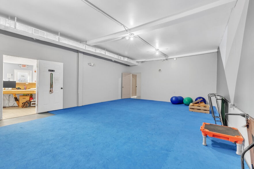 More Photos Of 203 Long Plain Rd, Whately Service For Sale