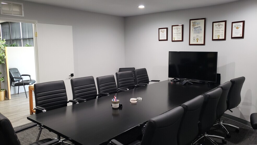 More Photos Of 10734 White Oak Ave, Granada Hills Office For Sale