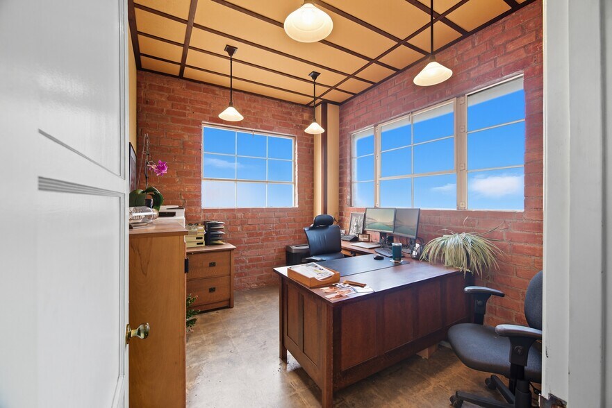 More Photos Of 11856 Mississippi Ave, Los Angeles Warehouse For Sale