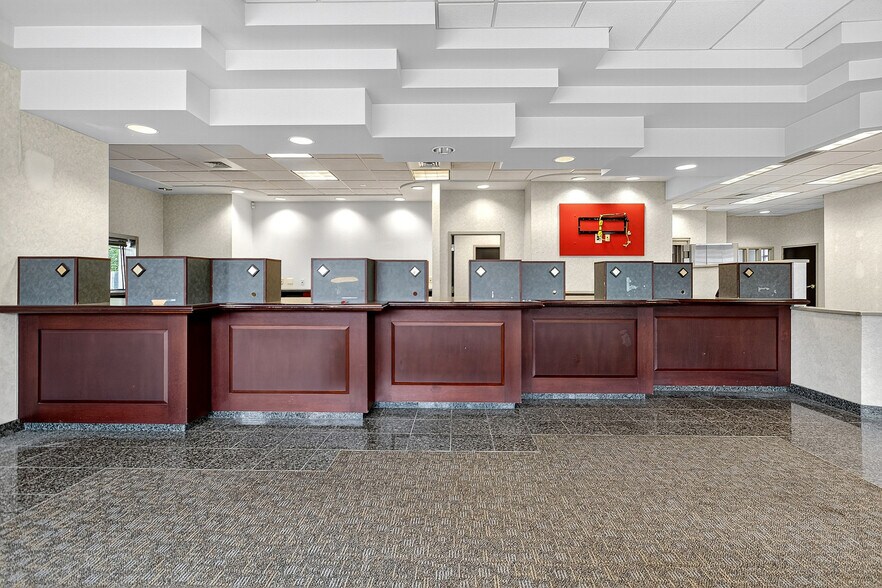 More Photos Of 414 W Lancaster Ave, Devon Bank For Lease