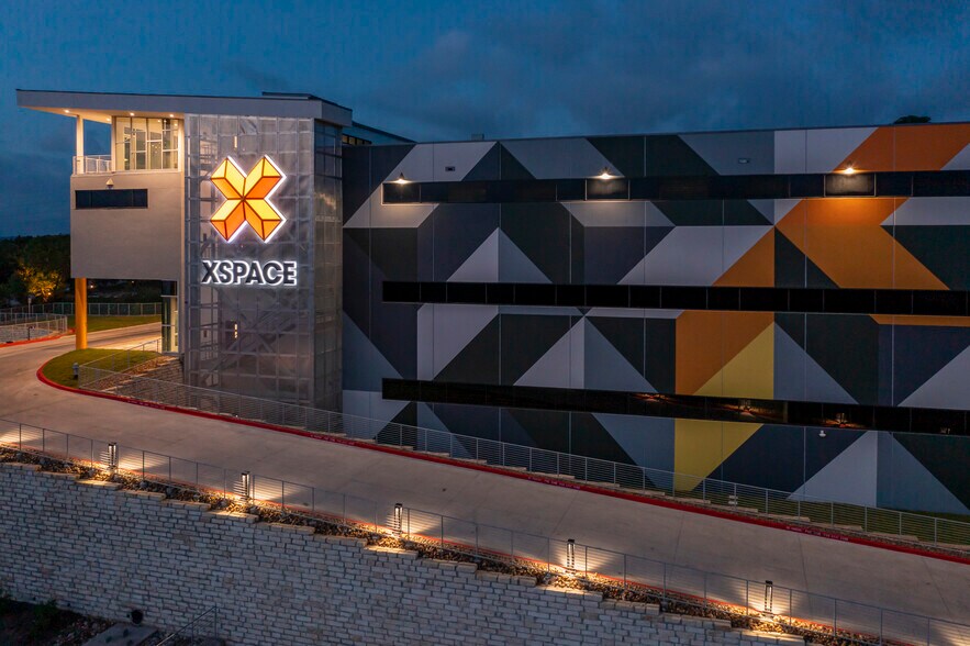 More Photos Of 4229 N FM 620 Hwy, Austin Showroom For Lease