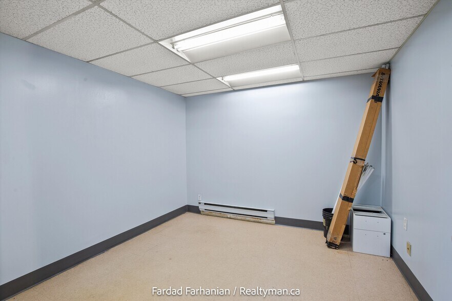 More Photos Of 42 Cardico Dr, Whitchurch-Stouffville Warehouse For Lease