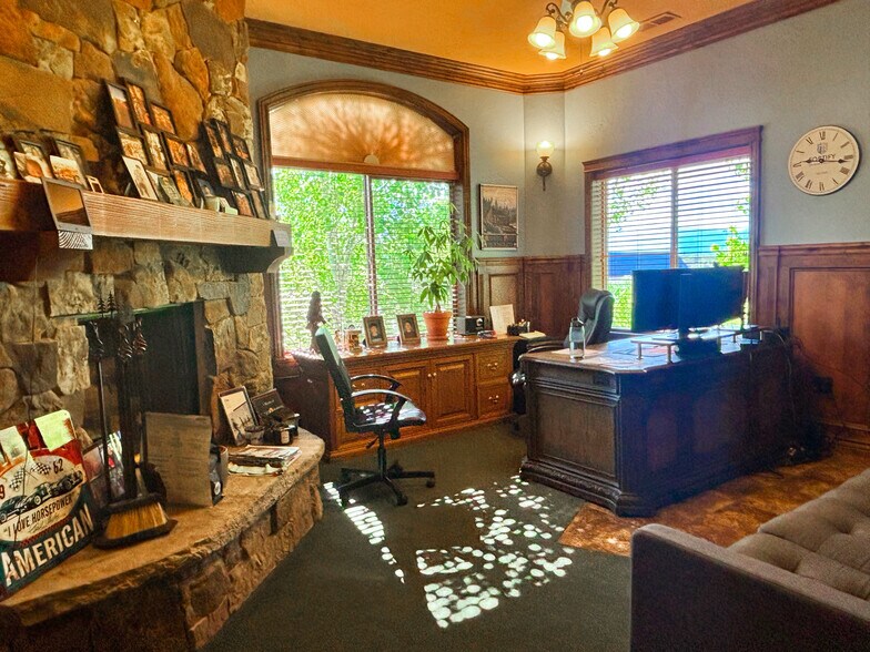 More Photos Of 11142 Highland Blvd, Highland Medical For Lease