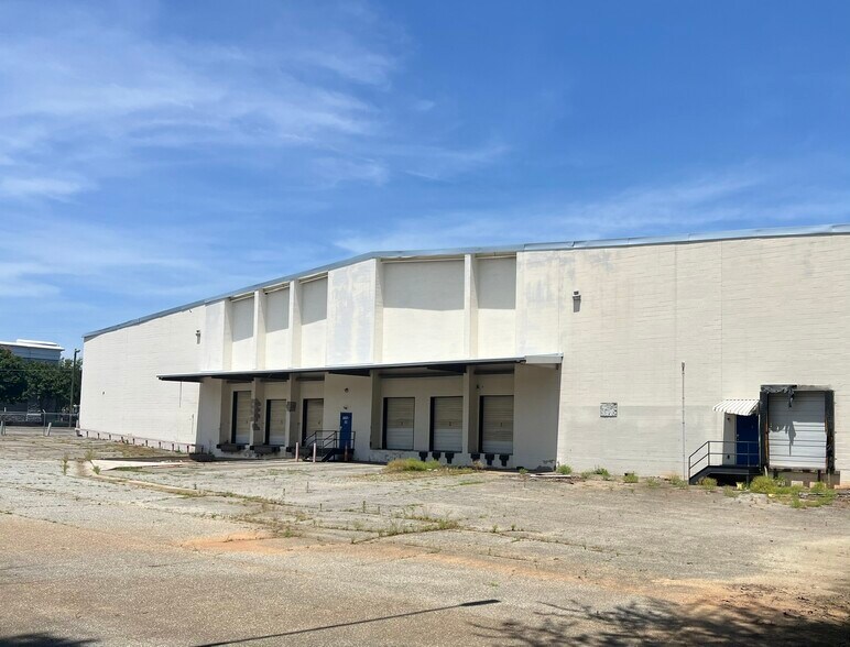 More Photos Of 3407 W Gate City Blvd, Greensboro Warehouse For Lease