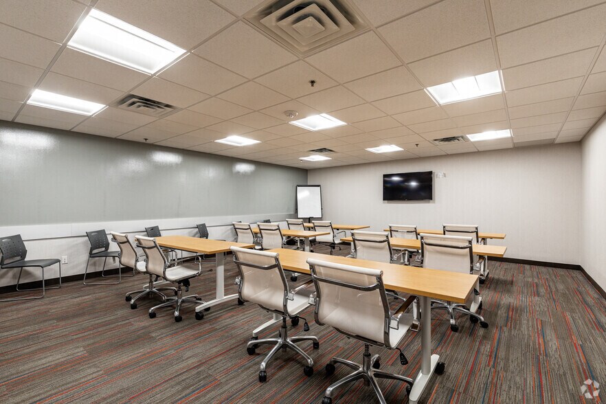 More Photos Of 2626 E 82nd St, Bloomington Office For Sale