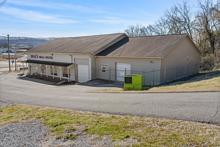 More Photos Of 476 N Main St, Clinton General Retail For Sale