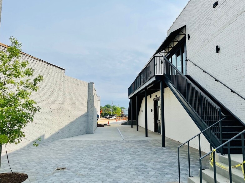 More Photos Of 145 E White St, Rock Hill Freestanding For Lease