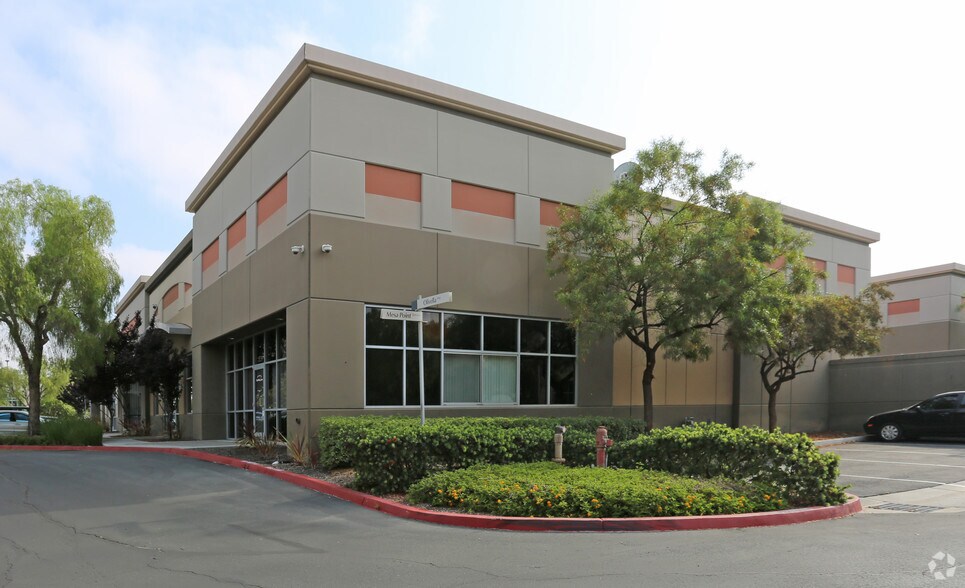 More Photos Of 1515-1539 Olivella Way, San Diego Warehouse For Lease