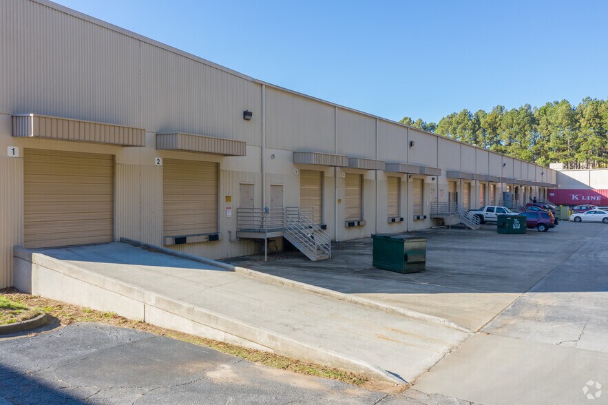 More Photos Of 715 Park North Blvd, Clarkston Distribution For Lease
