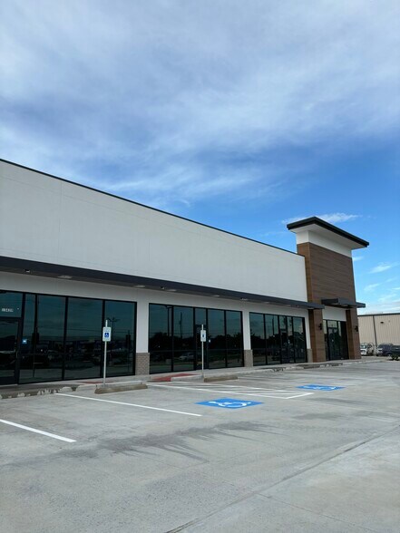 More Photos Of 13437 W Bellfort Ave, Sugar Land Storefront Retail Office For Lease