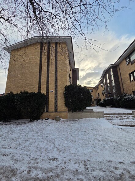 More Photos Of 7822-7824 S South Shore Dr, Chicago Apartments For Sale