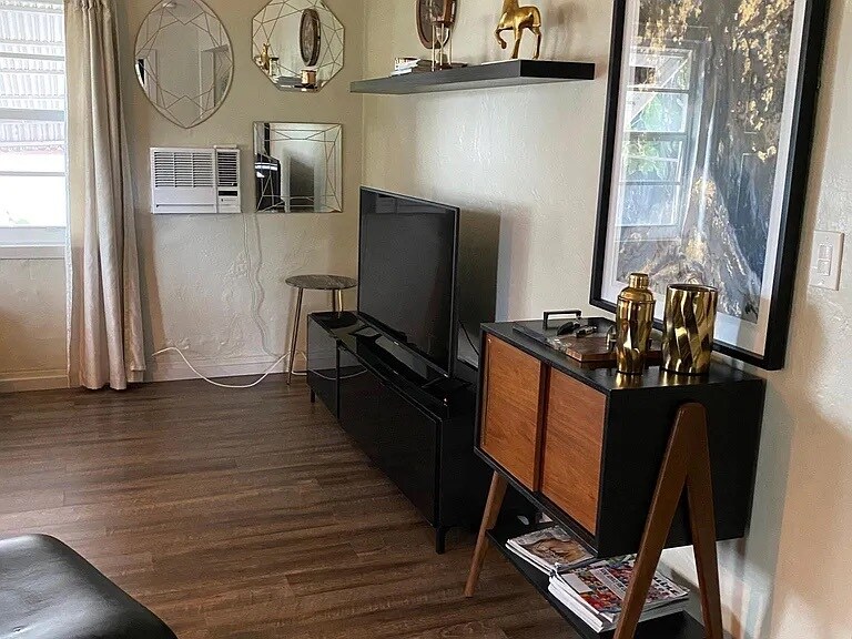 More Photos Of 615 NE 76th St, Miami Restaurant For Sale