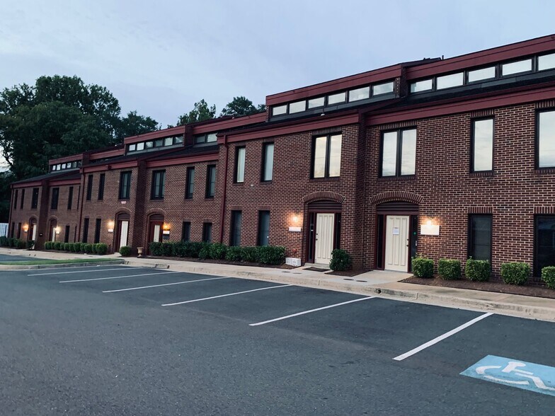 More Photos Of 2555-2575 Chain Bridge Rd, Vienna Medical For Lease