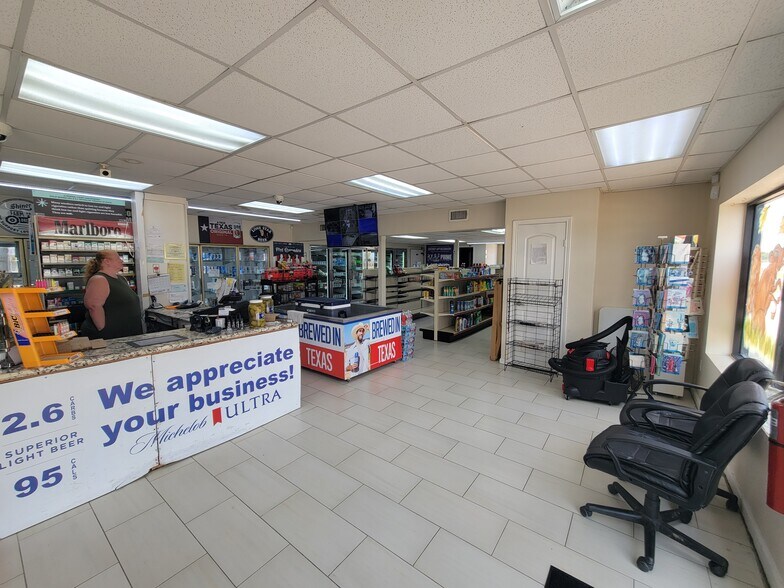 More Photos Of 23608 Tx-36, Damon General Retail For Sale