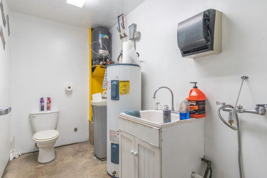 More Photos Of 14617 Kettlersville Rd, Wapakoneta Light Distribution For Sale