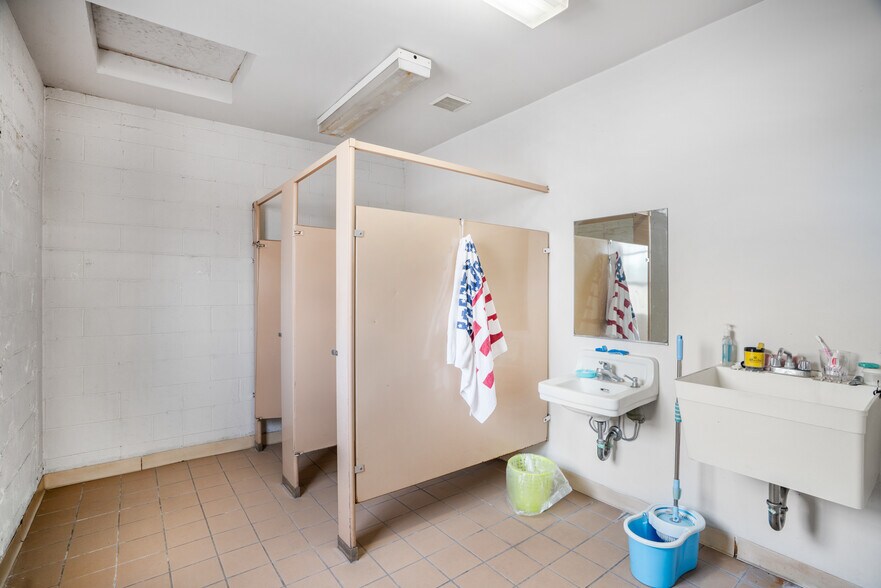 More Photos Of 313 S Raymond Ave, Alhambra Warehouse For Sale