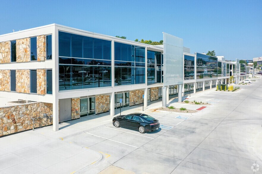 Primary Photo Of 8601 W Dodge Rd, Omaha Office For Lease