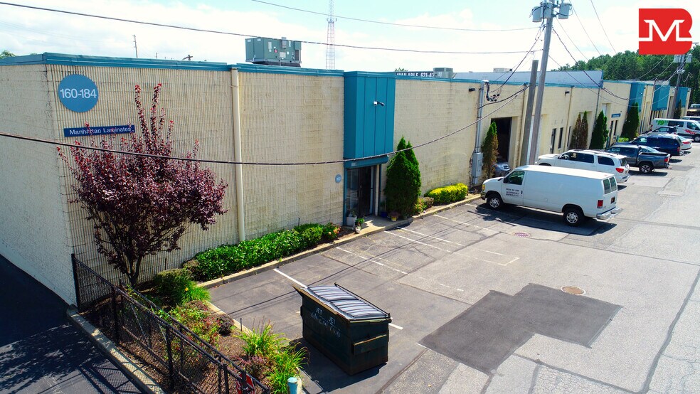 More Photos Of 160-184 Express Dr S, Brentwood Warehouse For Lease