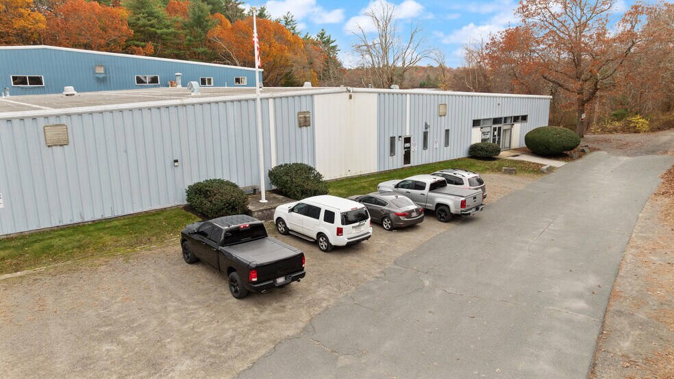 More Photos Of 10 Fernwood Lake Ave, Gloucester Warehouse For Lease