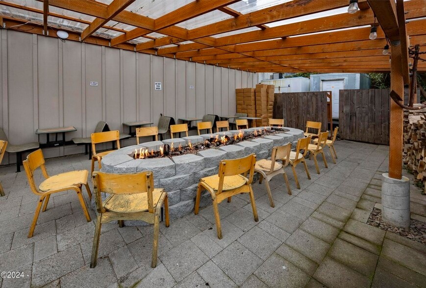 More Photos Of 501 NW Coast St, Newport Restaurant For Sale