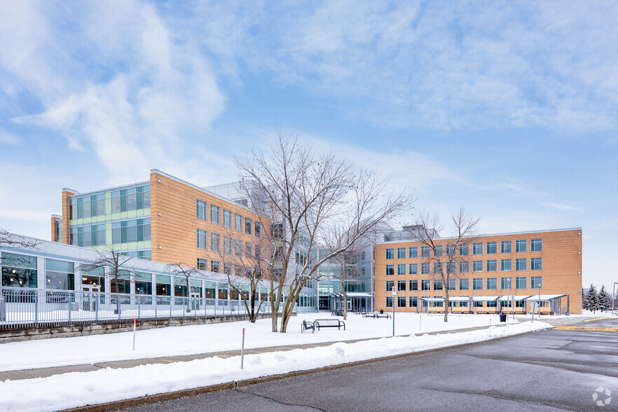 Primary Photo Of 2351 Boul Alfred-Nobel, Montréal Telecom Hotel Data Hosting For Lease