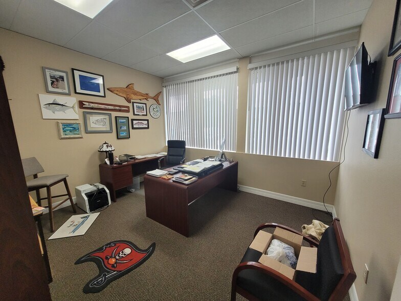 More Photos Of 5404 Hoover Blvd, Tampa Medical For Lease
