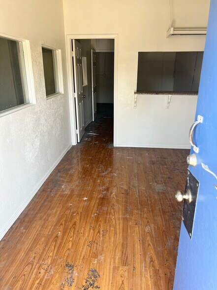 More Photos Of 147 N Gilbert St, Hemet Flex For Sale