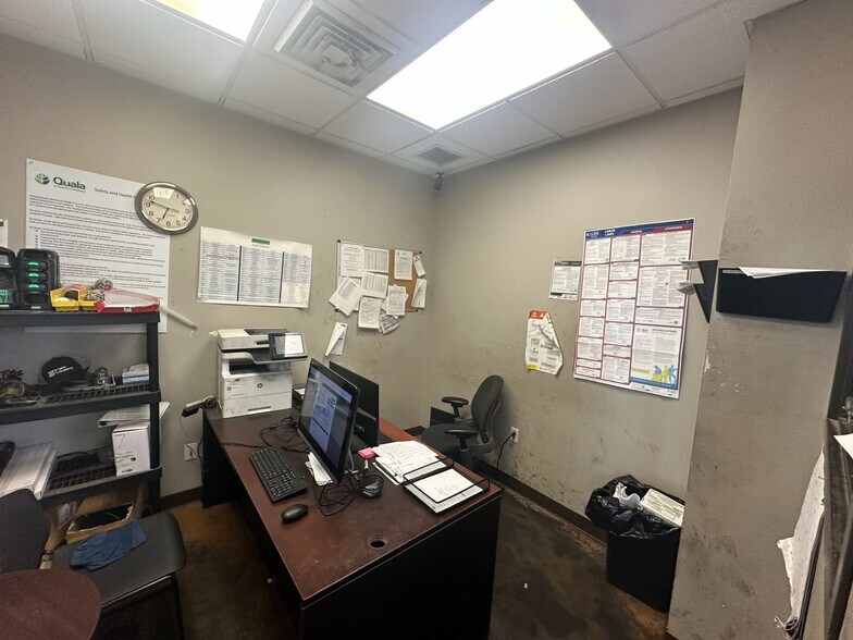 More Photos Of 1051 Aqua Dr, Haughton Distribution For Sale