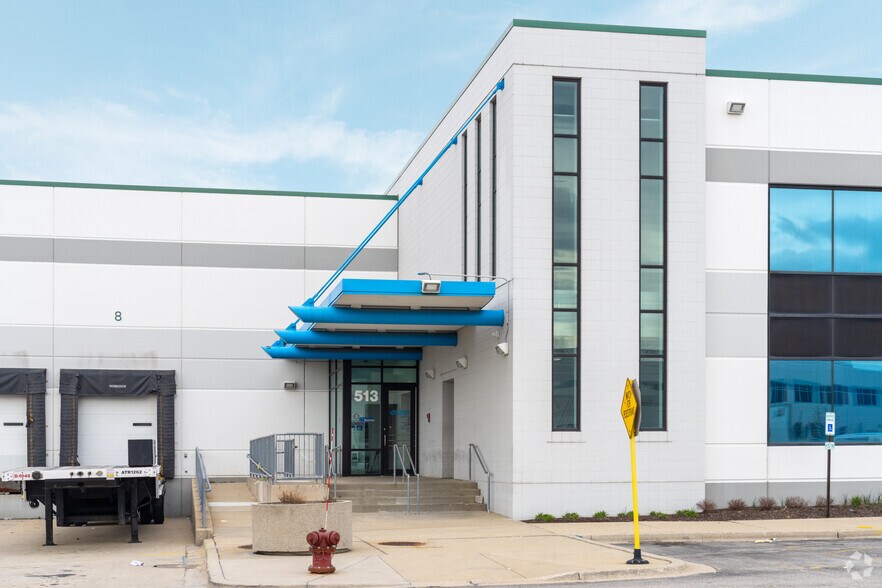 More Photos Of 513 Express Center Dr, Chicago Distribution For Lease