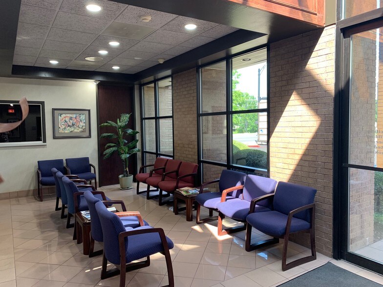 More Photos Of 804 Santa Fe Dr, Weatherford Office For Lease