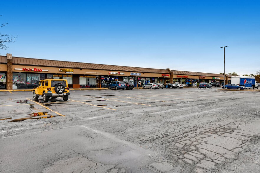 More Photos Of 1049-1093 N Salem Dr, Schaumburg Unknown For Lease