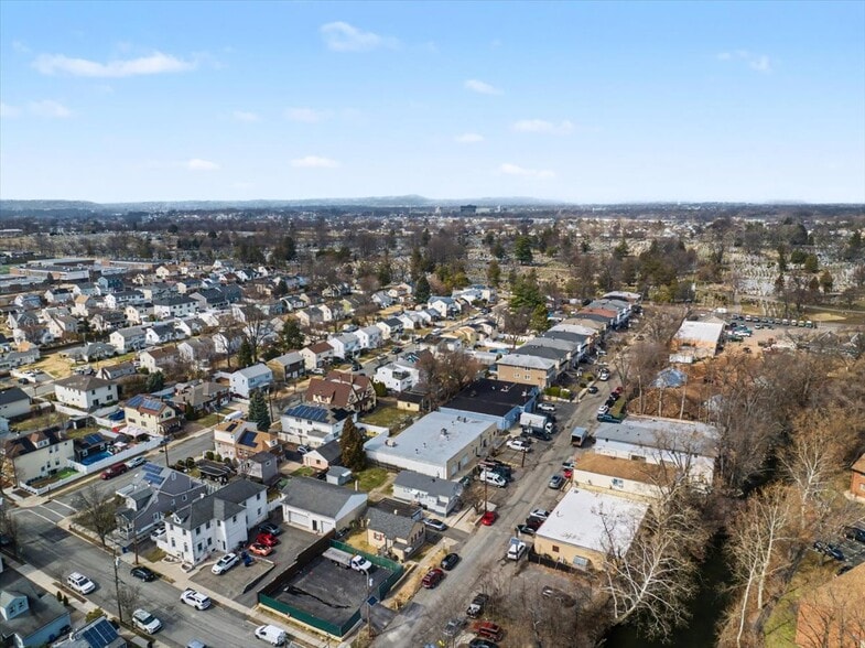 More Photos Of 17 Vreeland St, Lodi Office For Sale