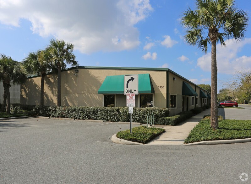 More Photos Of 2750 Dillard Rd, Eustis Showroom For Lease